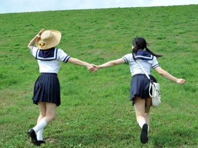 Jcupの迫力があるおっぱいの女子校生が草原で開放的な性行為をひたすら楽しみまくっちゃうww